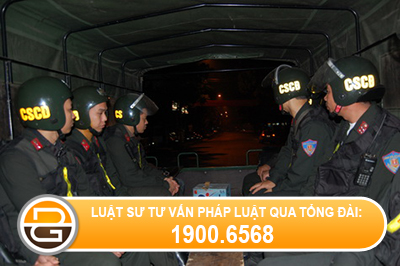 canh-sat-co-dong-duoi-theo-nguoi-dan-gay-ra-tai-nan-co-phai-boi-thuong-khong-