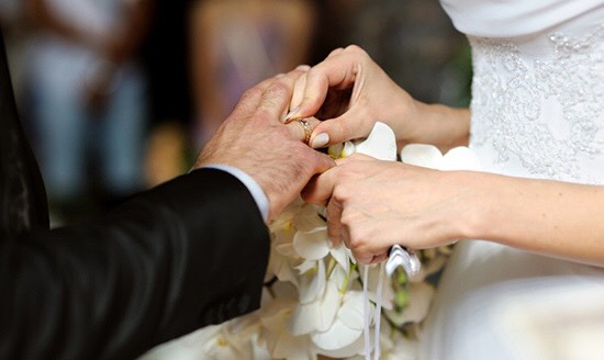 Ép buộc kết hôn là gì? Xử lý trường hợp bố mẹ ép đăng ký kết hôn, cấm cản kết hôn