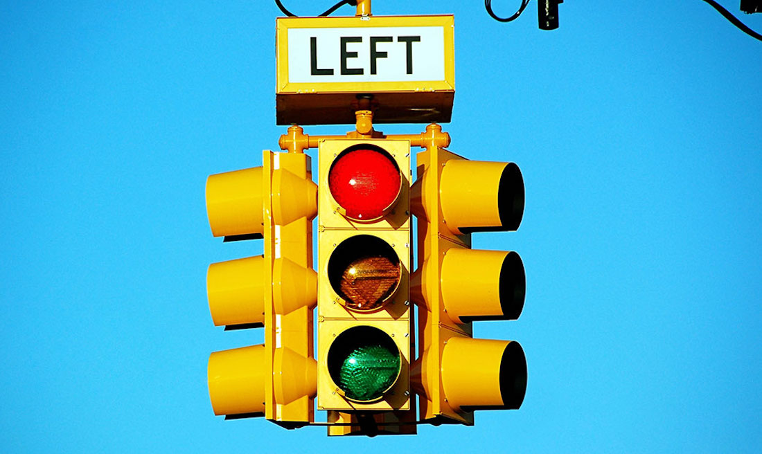 Tiêu chuẩn đèn tín hiệu giao thông quy định chặt chẽ về màu sắc, độ sáng và thời gian phát sáng. Nếu bạn muốn tìm hiểu về tiêu chuẩn đèn tín hiệu giao thông để hiểu hơn về cách đảm bảo an toàn giao thông trên đường, hãy tham khảo hình ảnh liên quan đến chủ đề này.