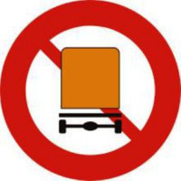 Biển báo cấm các xe chở hàng nguy hiểm