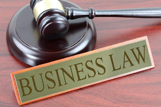 Luật kinh doanh là gì? Luật kinh doanh và luật kinh tế có giống nhau không?