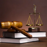 So sánh ưu điểm, nhược điểm của Common Law và Civil Law