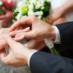 Khi kết hôn có buộc phải theo tôn giáo (đạo) của chồng?