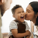 Cha mẹ nuôi là gì? Điều kiện, thủ tục nhận nuôi con nuôi?