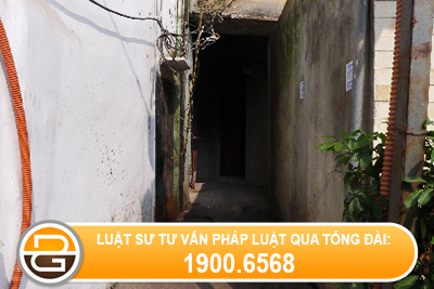 Xay-dung-cong-va-tuong-rao-tai-duong-hem-thi-co-dung-luat-hong